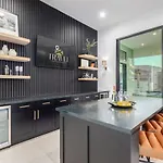 Anderson Lux Estate Private Bar&Pool Sleeps 12